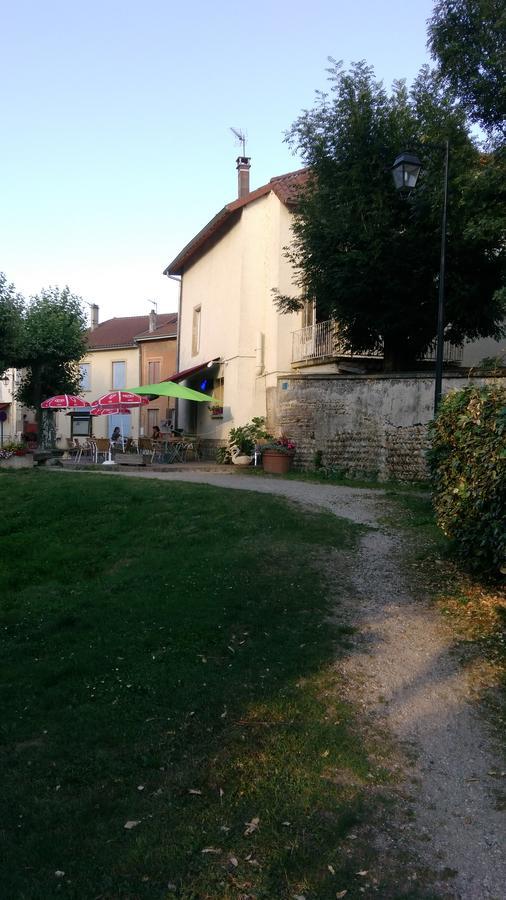 Le Pic Boeuf Hotel Manthes Exterior photo